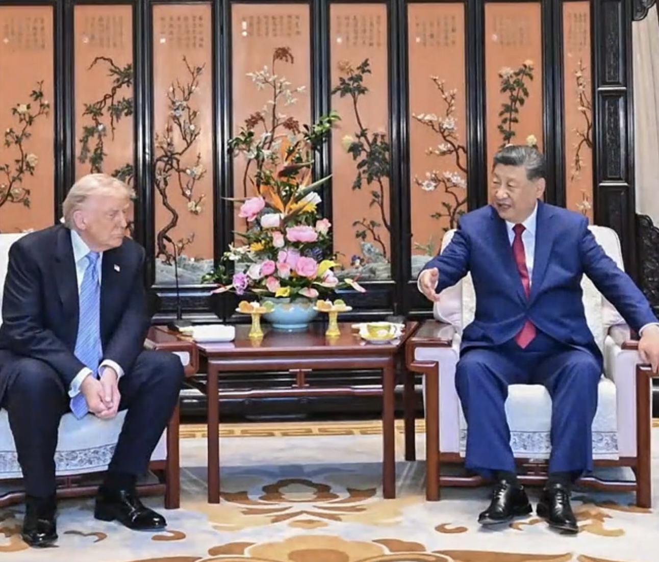 Bilateral seated meeting